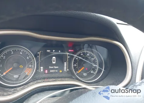 2015 Jeep Cherokee Latitude из США, поврежденный, VIN 1C4PJMCB7FW739274